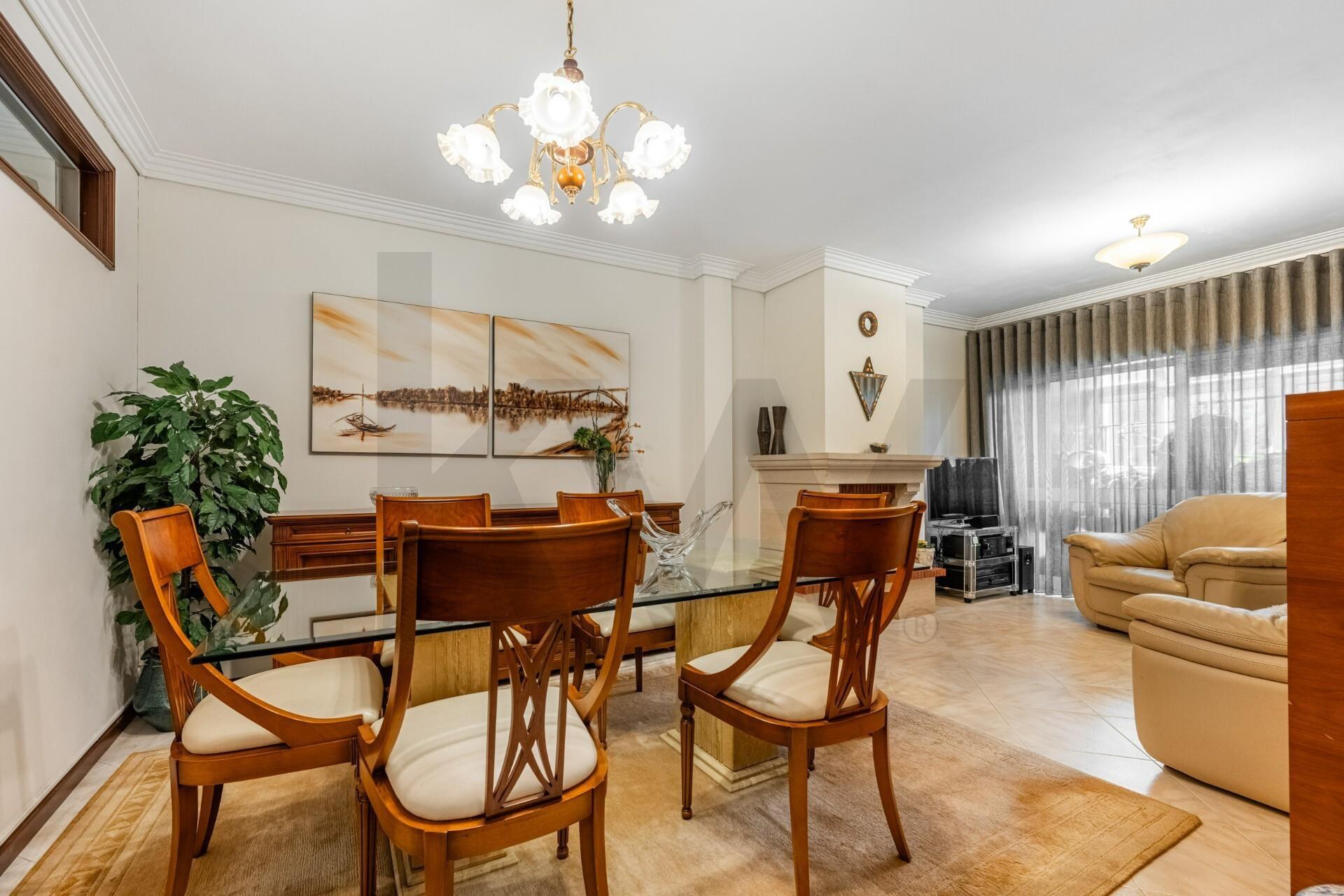 Apartamento T3 tranquilo e central - Varandas, Elevador e Garagem - Santa Marinha,  Gaia