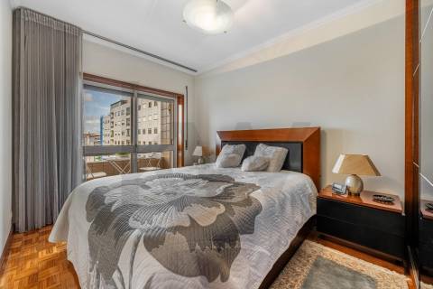 Apartamento T3 tranquilo e central - Varandas, Elevador e Garagem - Santa Marinha,  Gaia