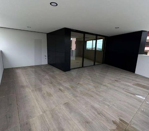 Apartamento T2 com três frentes | Grande Terraço com 152,45m2 | São Cosme - Gondomar