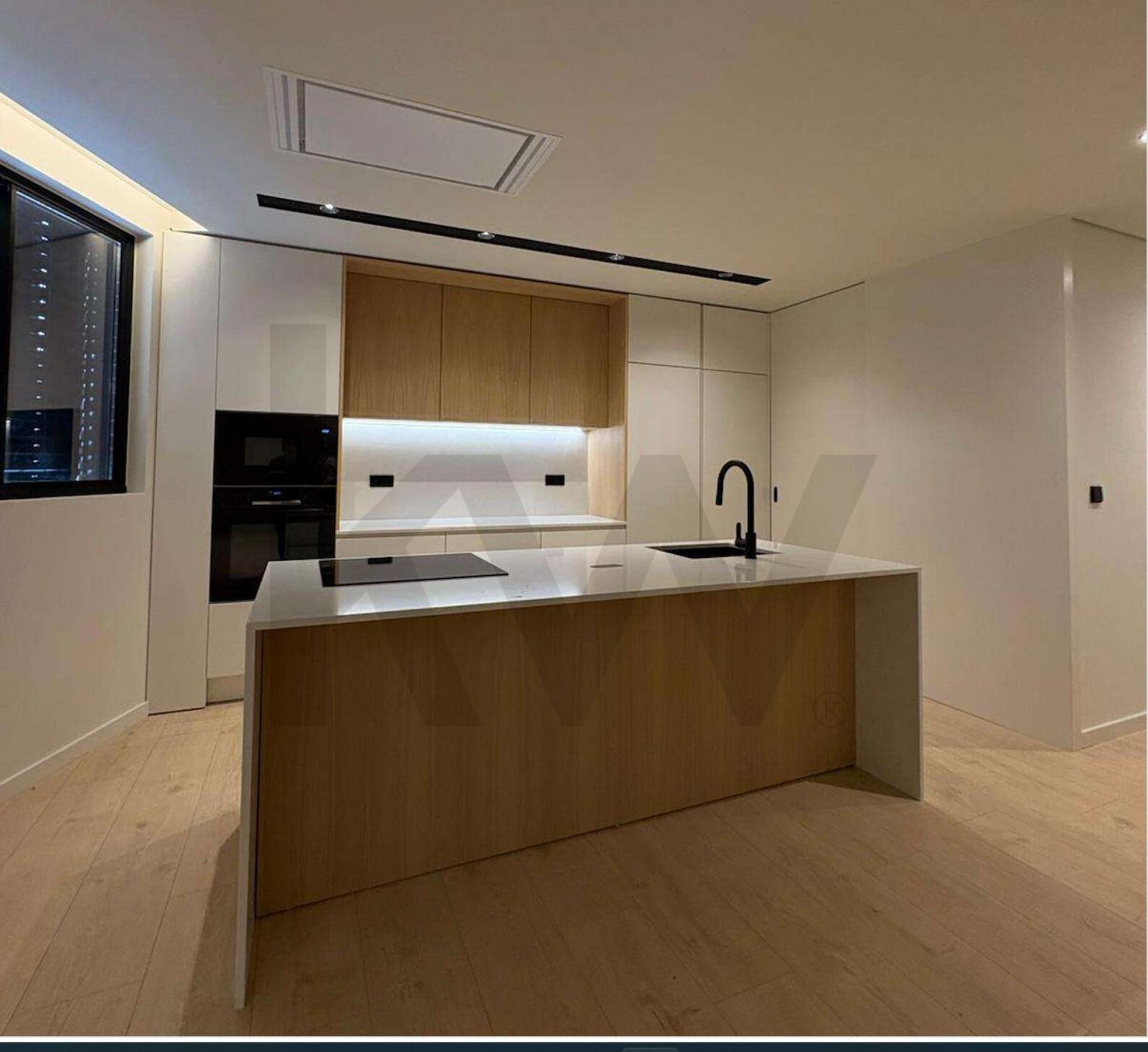 Apartamento T3 com quatro frentes | Piso Exclusivo | Box duas viaturas | Gondomar
