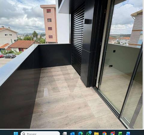 Apartamento T3 com quatro frentes | Piso Exclusivo | Box duas viaturas | Gondomar