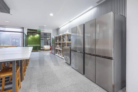 Cozinha equipada e licenciada no centro do Porto, pronta a operar