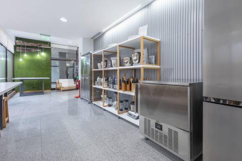 Cozinha equipada e licenciada no centro do Porto, pronta a operar