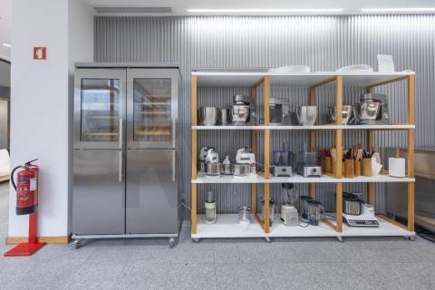 Cozinha equipada e licenciada no centro do Porto, pronta a operar