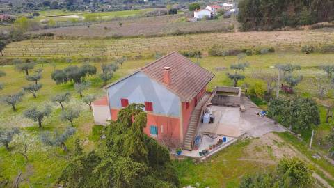 Quinta com moradia e terreno em Vale de Prazeres, Fundão