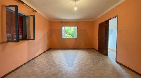 Quinta com moradia e terreno em Vale de Prazeres, Fundão