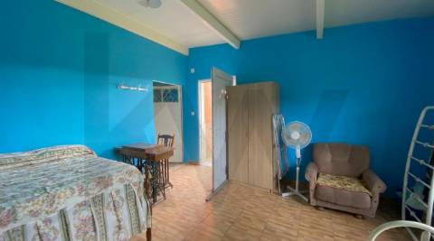 Quinta com moradia e terreno em Vale de Prazeres, Fundão