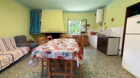 Quinta com moradia e terreno em Vale de Prazeres, Fundão