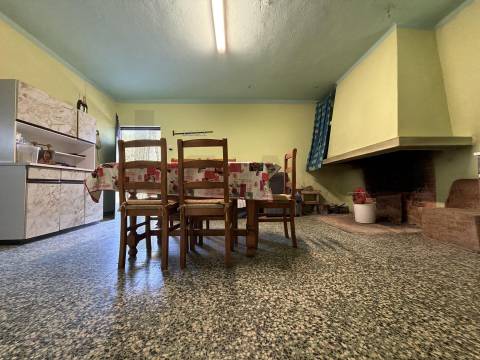 Quinta com moradia e terreno em Vale de Prazeres, Fundão