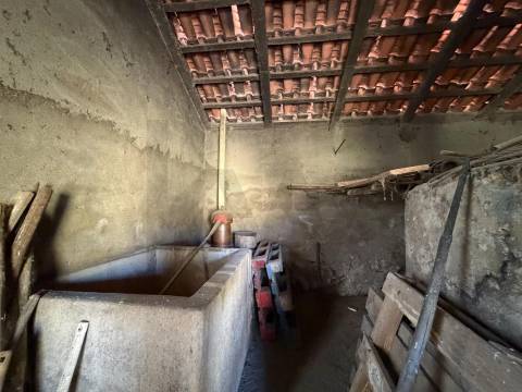 Quinta com moradia e terreno em Vale de Prazeres, Fundão