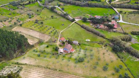 Quinta com moradia e terreno em Vale de Prazeres, Fundão