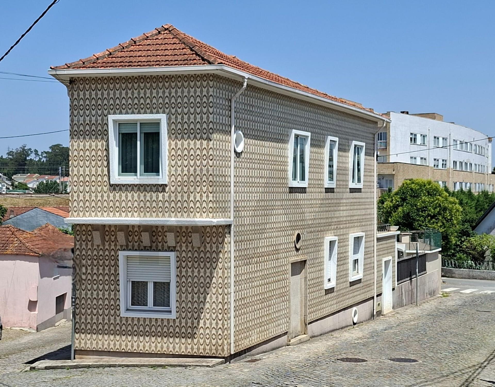Moradia Independente T4 (T2+T2) com Garagem Fechada, Terraço e Jardim – Ermesinde