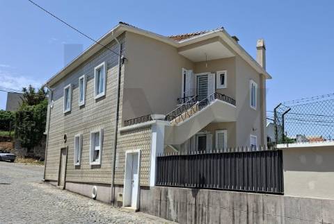 Moradia Independente T4 (T2+T2) com Garagem Fechada, Terraço e Jardim – Ermesinde