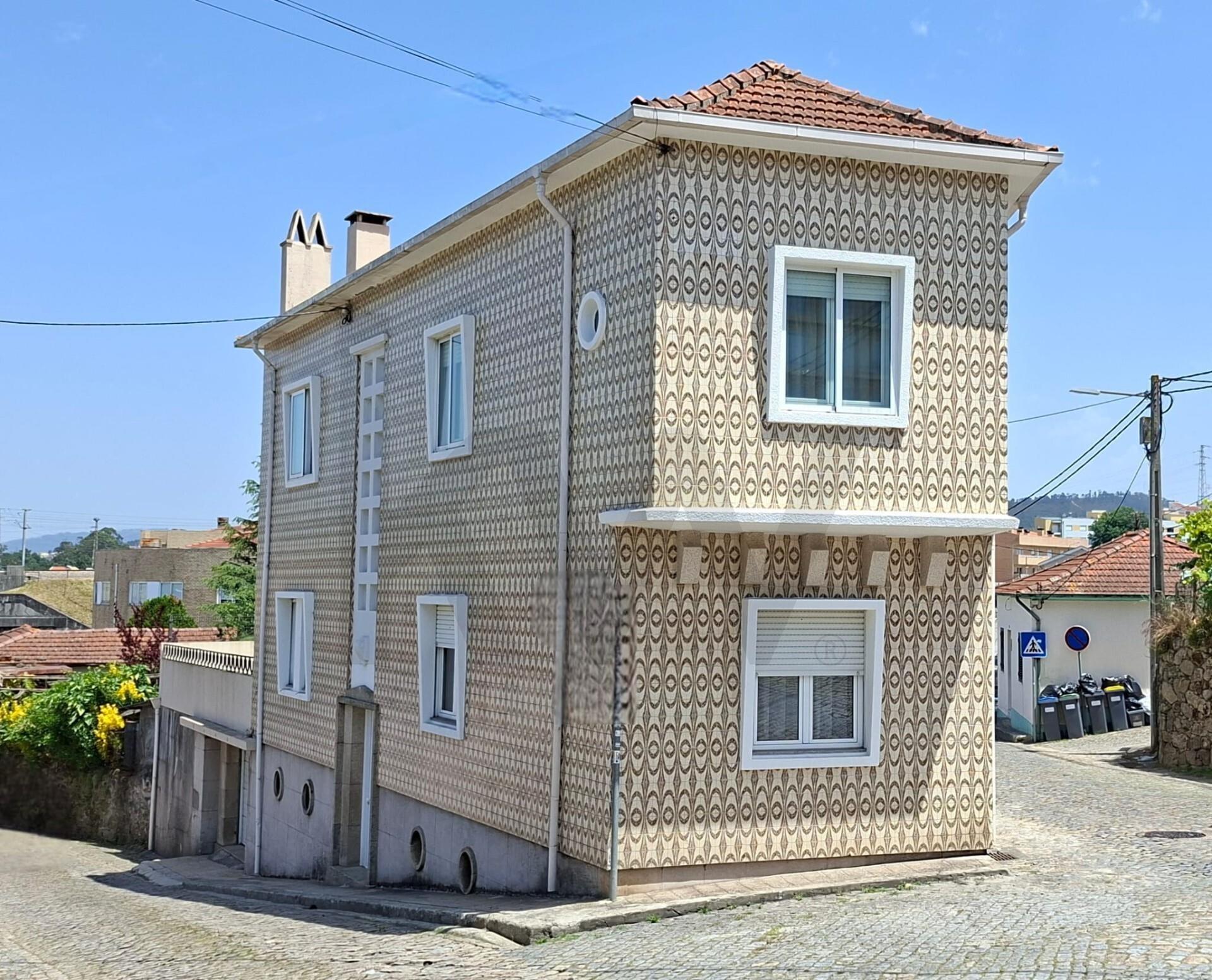 Moradia Independente T4 (T2+T2) com Garagem Fechada, Terraço e Jardim – Ermesinde
