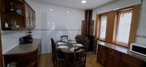 Moradia Independente T4 (T2+T2) com Garagem Fechada, Terraço e Jardim – Ermesinde