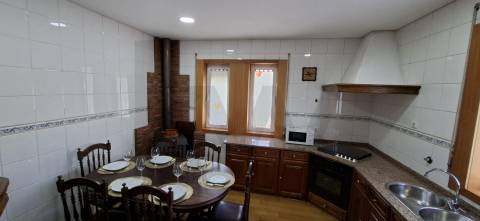 Moradia Independente T4 (T2+T2) com Garagem Fechada, Terraço e Jardim – Ermesinde