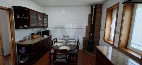 Moradia Independente T4 (T2+T2) com Garagem Fechada, Terraço e Jardim – Ermesinde
