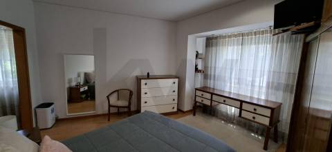 Moradia Independente T4 (T2+T2) com Garagem Fechada, Terraço e Jardim – Ermesinde