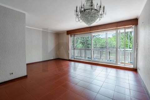 Apartamento T4 duplex com garagem no centro de Ovar, junto ao Largo Garrett