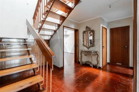 Apartamento T4 duplex com garagem no centro de Ovar, junto ao Largo Garrett