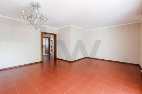 Apartamento T4 duplex com garagem no centro de Ovar, junto ao Largo Garrett