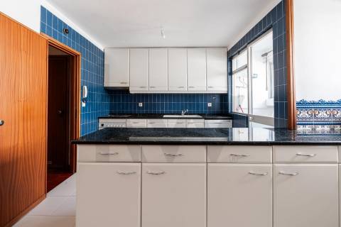 Apartamento T4 duplex com garagem no centro de Ovar, junto ao Largo Garrett