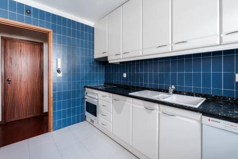 Apartamento T4 duplex com garagem no centro de Ovar, junto ao Largo Garrett