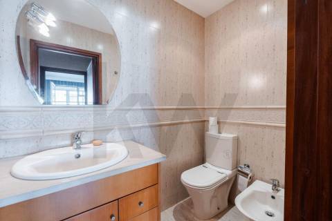 Apartamento T4 duplex com garagem no centro de Ovar, junto ao Largo Garrett