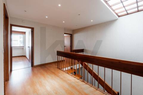 Apartamento T4 duplex com garagem no centro de Ovar, junto ao Largo Garrett