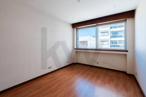 Apartamento T4 duplex com garagem no centro de Ovar, junto ao Largo Garrett