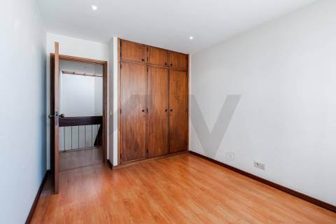 Apartamento T4 duplex com garagem no centro de Ovar, junto ao Largo Garrett