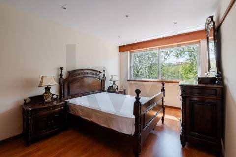 Apartamento T4 duplex com garagem no centro de Ovar, junto ao Largo Garrett