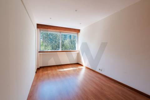 Apartamento T4 duplex com garagem no centro de Ovar, junto ao Largo Garrett