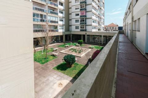 Apartamento T4 duplex com garagem no centro de Ovar, junto ao Largo Garrett