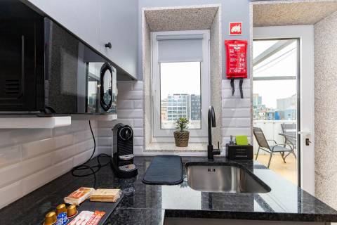 Estúdio Penthouse renovado com terraço privativo, junto à Boavista e à Casa da Música