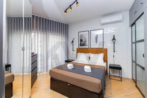 Estúdio Penthouse renovado com terraço privativo, junto à Boavista e à Casa da Música