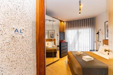 Estúdio Penthouse renovado com terraço privativo, junto à Boavista e à Casa da Música
