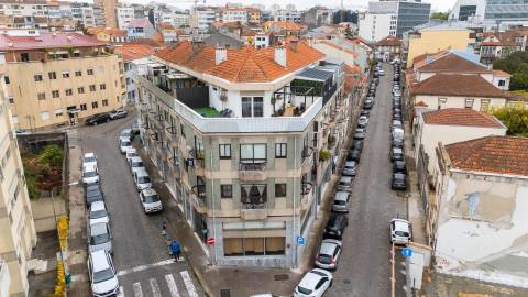 Estúdio Penthouse renovado com terraço privativo, junto à Boavista e à Casa da Música