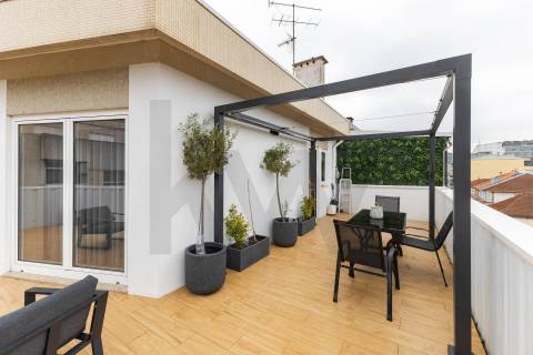 Estúdio Penthouse renovado com terraço privativo, junto à Boavista e à Casa da Música
