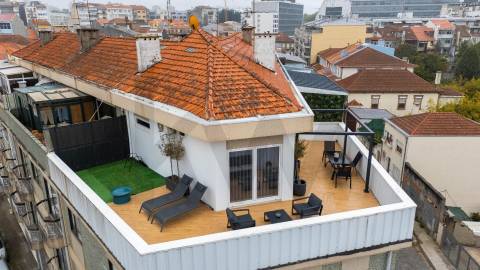 Estúdio Penthouse renovado com terraço privativo, junto à Boavista e à Casa da Música