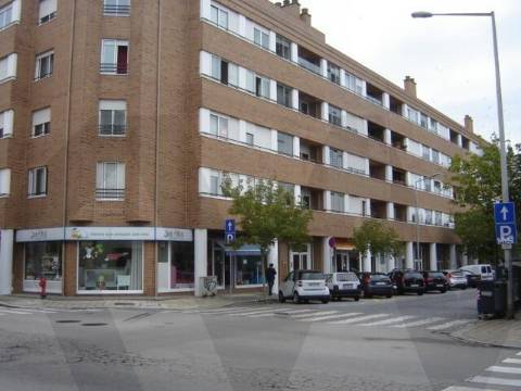 Loja comercial  em zona Central de Matosinhos Sul