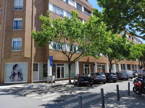 Loja comercial  em zona Central de Matosinhos Sul
