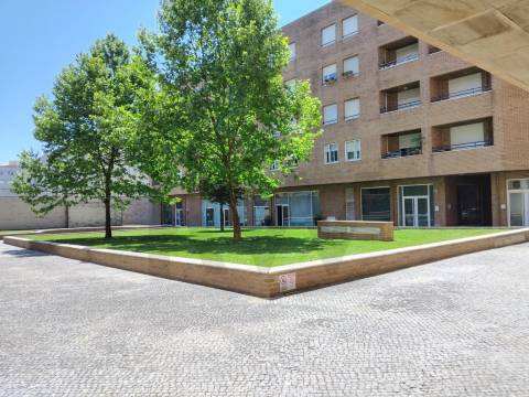 Loja comercial  em zona Central de Matosinhos Sul