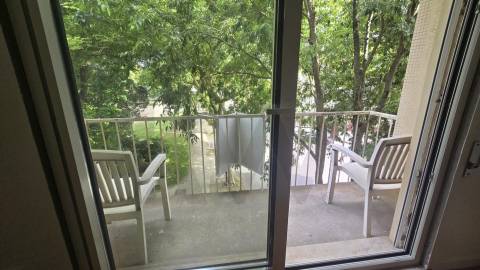 T3 totalmente remodelado com varandas na Praça de Liége