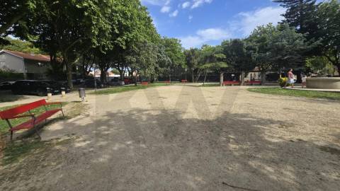 T3 totalmente remodelado com varandas na Praça de Liége