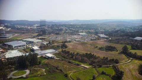 Terreno Industrial 13.000 m² | Zona Industrial e Empresarial de Campo | A4 e A41 a 5 min | Valongo
