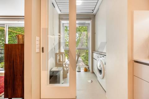 T3 Remodelado com Duas Garagens Box - Elegância Contemporânea em Matosinhos