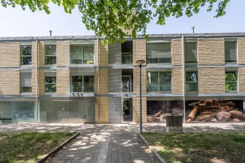 T3 Remodelado com Duas Garagens Box - Elegância Contemporânea em Matosinhos