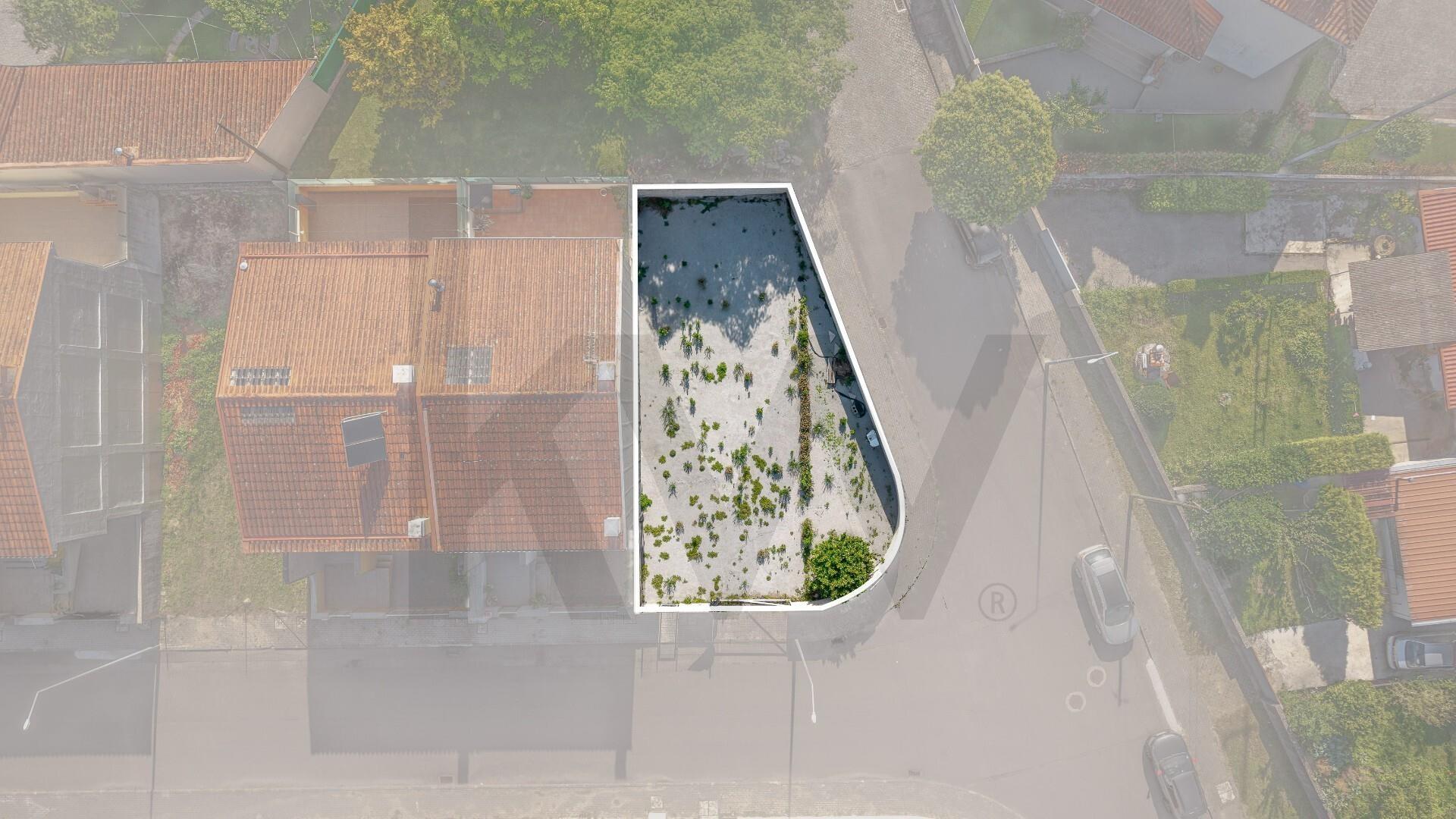 Terreno com Projeto Aprovado para Moradia T3 em Merelim São Paio, Braga