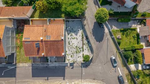 Terreno com Projeto Aprovado para Moradia T3 em Merelim São Paio, Braga